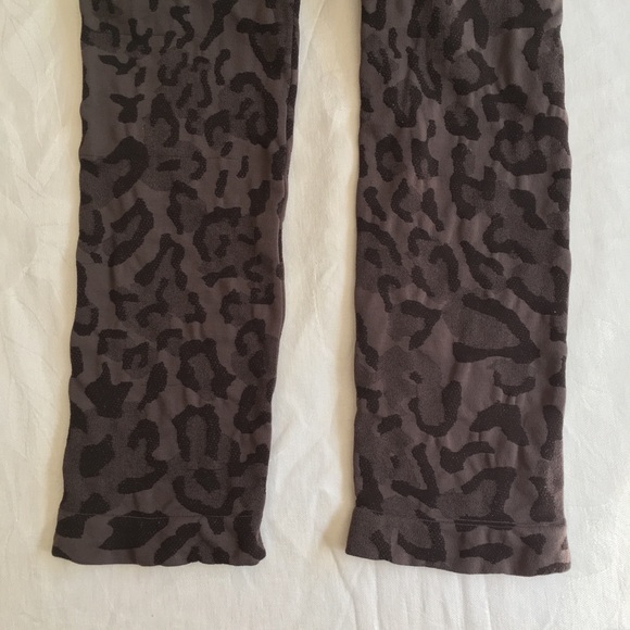 Valentina and Sophia Leopard Print Leggings, size small - Picture 5 of 11